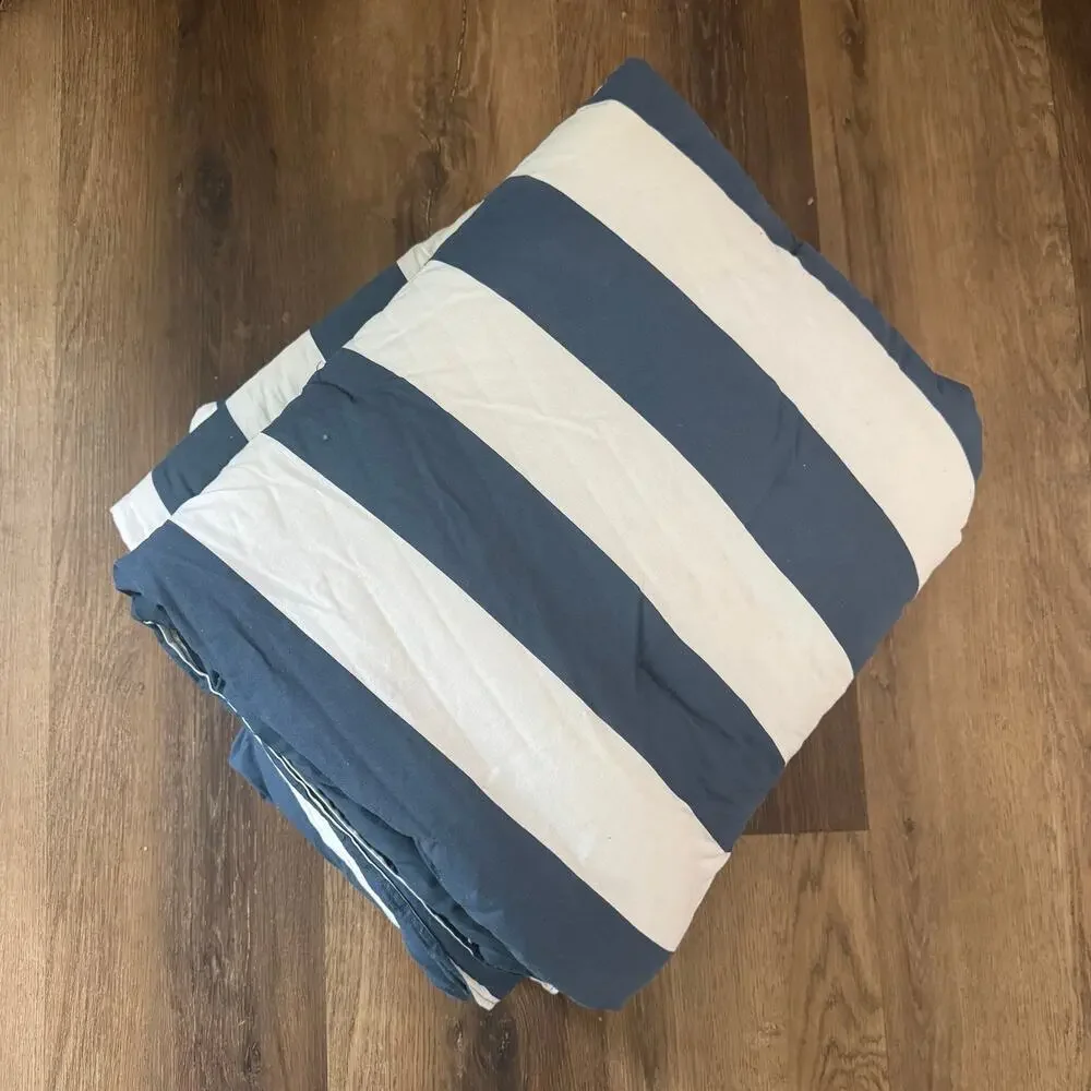 Twin Pillowfort Striped Comforter in Navy Blue and White